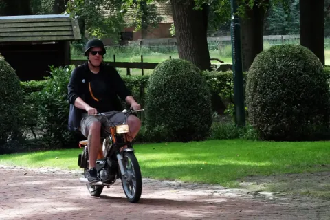 De Brummfietzers – Lot man knattern! – Bild 1
